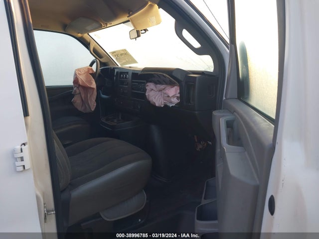 Chevrolet Express 2500 Work Van 2018 1GCWGAFG9J1910094 Image 5