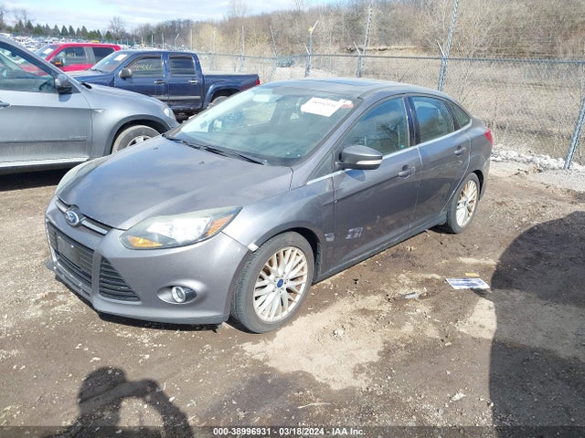 Ford Focus Titanium 2014 1FADP3J2XEL263624 Image 2