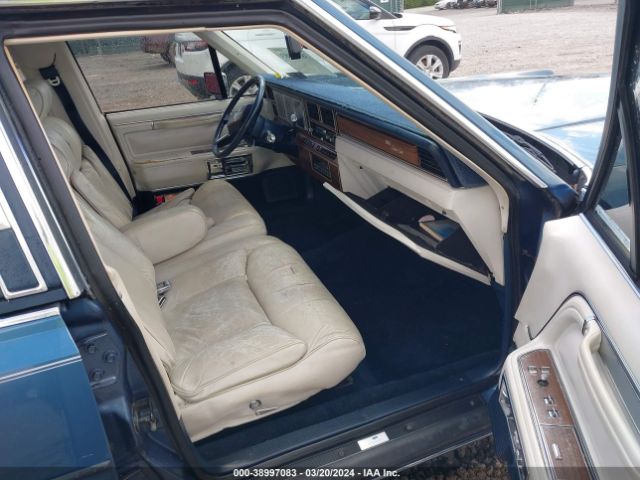 1988 LINCOLN TOWN CAR 1LNBM82F3JY821413 Photo 4