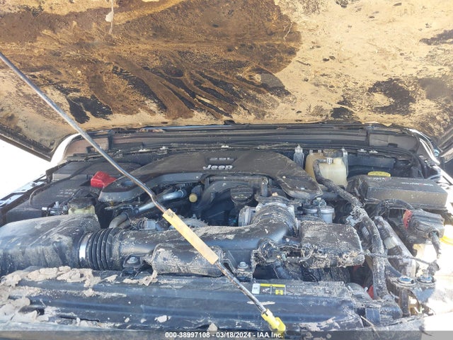 1C4HJXEG5JW117506 Jeep Wrangler Unlimited Sahara 4x4
