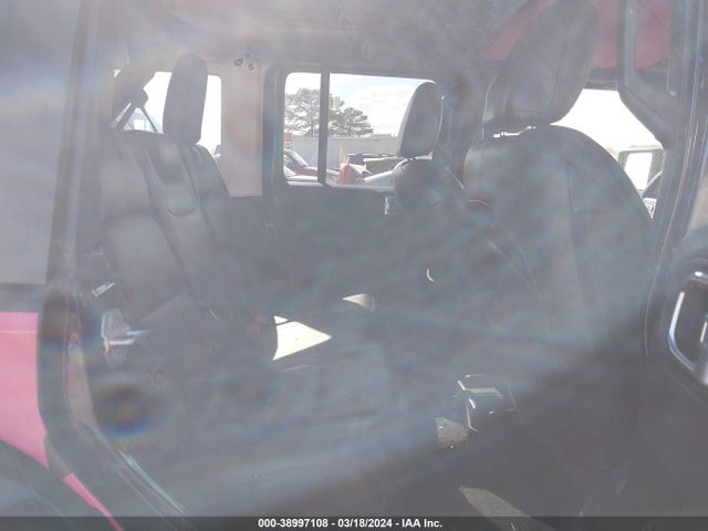 1C4HJXEG5JW117506 Jeep Wrangler Unlimited Sahara 4x4