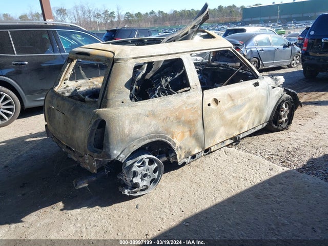 2002 MINI COOPER WMWRC334X2TE10286 Photo 3