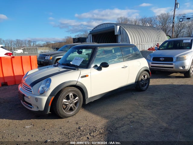 2006 MINI COOPER WMWRC33586TJ77617 Photo 1