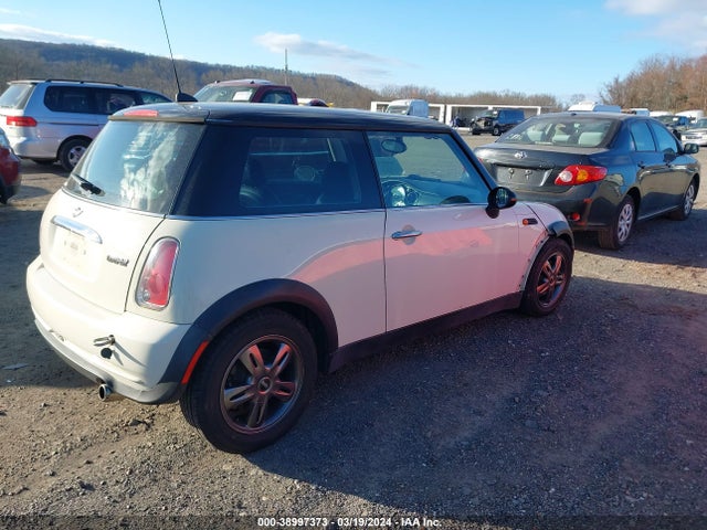 2006 MINI COOPER WMWRC33586TJ77617 Photo 3