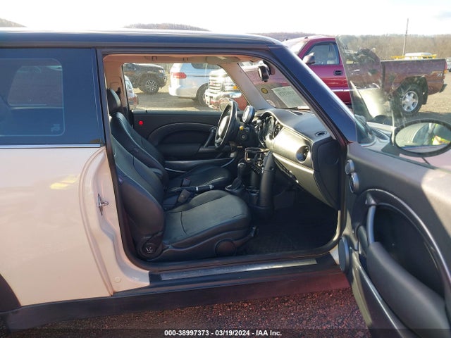 2006 MINI COOPER WMWRC33586TJ77617 Photo 4
