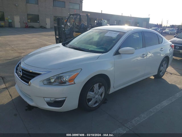 Nissan Altima 2.5 S 2015 1N4AL3AP7FC162665 Image 2