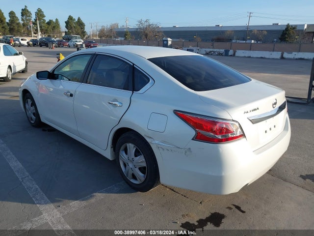 Nissan Altima 2.5 S 2015 1N4AL3AP7FC162665 Image 3