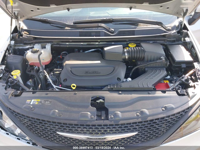 2C4RC1CG1PR621731 Chrysler Voyager Lx