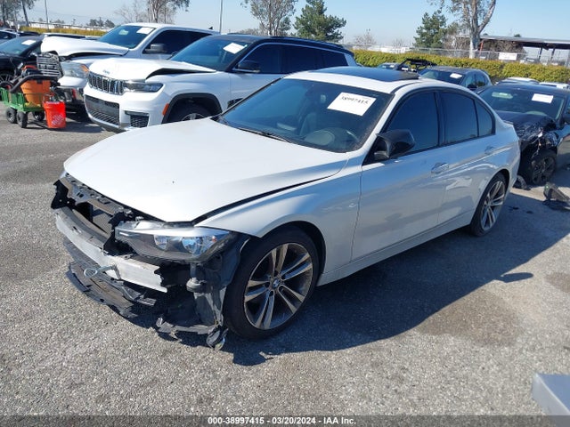 BMW 328I 2015 WBA3C1C5XFP852693 Image 2