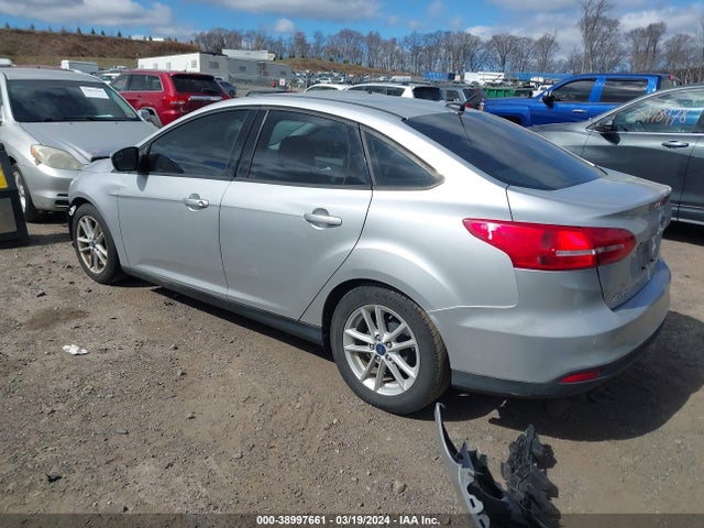 Ford FOCUS SE 2018 1FADP3F2XJL231405 Image 3