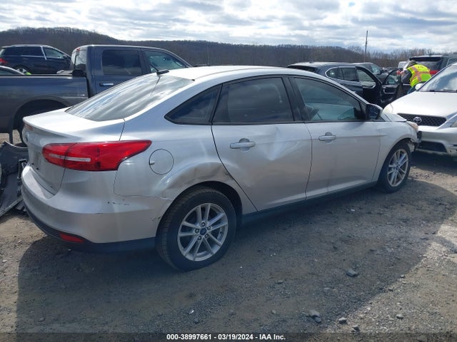 Ford FOCUS SE 2018 1FADP3F2XJL231405 Image 4