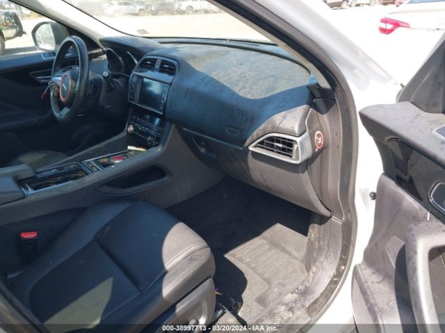SADCJ2FXXJA261842 Jaguar F-pace 25t Premium