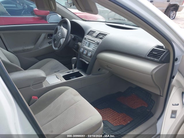 38998051 :رقم المزاد ، 4T1BF3EK6BU644841 vin ، 2011 Toyota Camry مزاد بيع