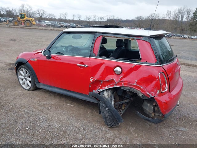 2006 MINI COOPER S WMWRE33546TJ37707 Photo 2