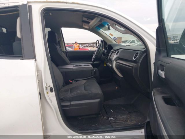 5TFUW5F10EX397270 Toyota Tundra Sr5 5.7l V8