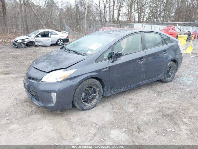 Toyota Prius Three 2015 JTDKN3DU3F1900693 Image 2
