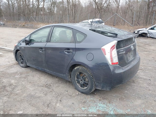 Toyota Prius Three 2015 JTDKN3DU3F1900693 Image 3