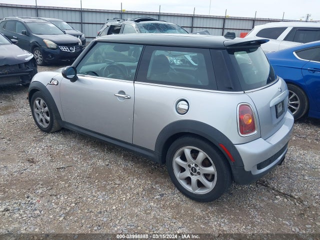 2009 MINI COOPER S WMWMF73529TX40318 Photo 2