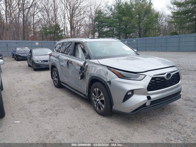 Toyota Highlander Xle 2021 5TDHZRBH1MS075308 Image 1