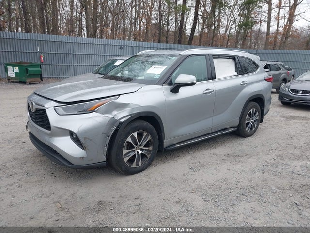Toyota Highlander Xle 2021 5TDHZRBH1MS075308 Image 2
