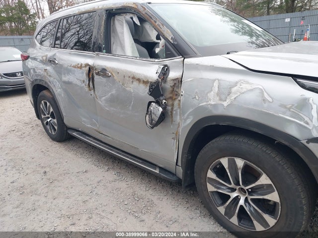 Toyota Highlander Xle 2021 5TDHZRBH1MS075308 Image 6