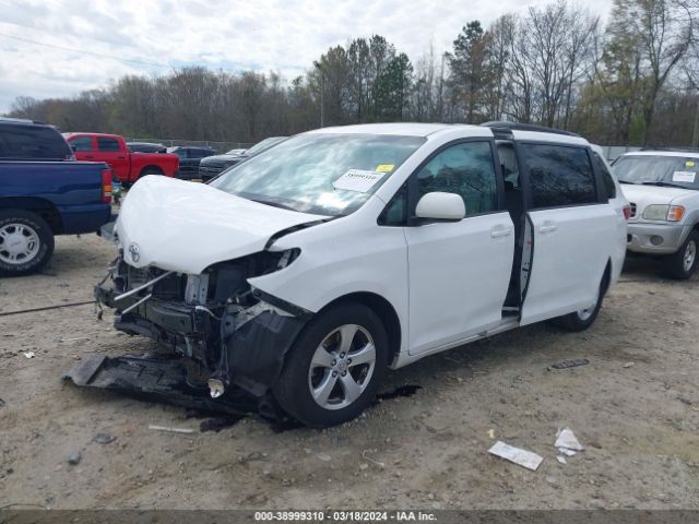 5TDKZ3DC1HS786243 Toyota Sienna Le 8 Passenger