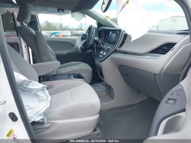 5TDKZ3DC1HS786243 Toyota Sienna Le 8 Passenger