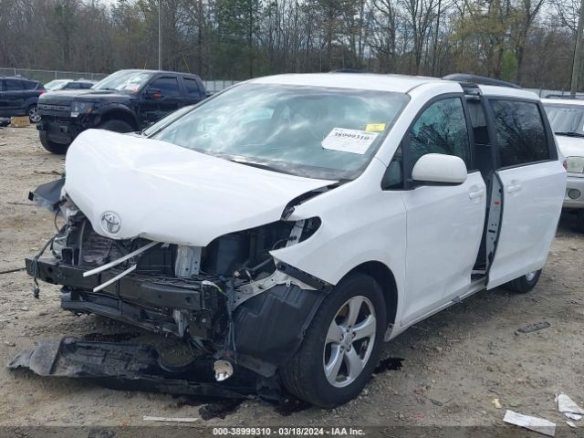 5TDKZ3DC1HS786243 Toyota Sienna Le 8 Passenger