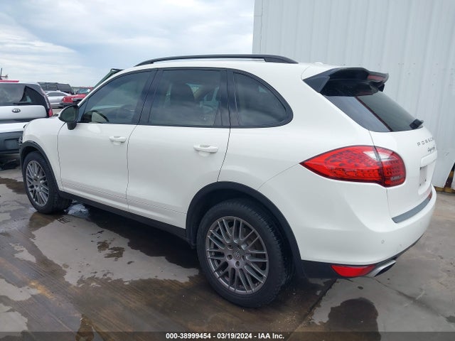 2011 PORSCHE CAYENNE WP1AB2A22BLA54250 Photo 2
