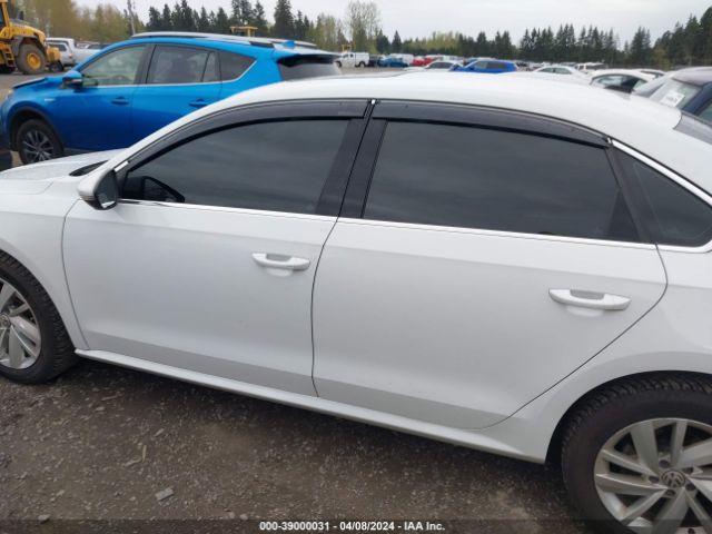 1VWBA7A36JC039454 Volkswagen Passat 2.0t Se