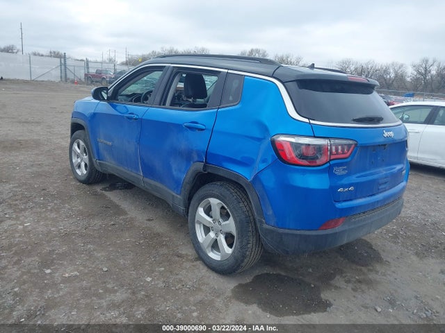 Jeep Compass Latitude 4x4 2018 3C4NJDBB2JT328131 Image 3