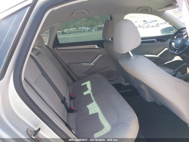 1VWAT7A3XGC058457 Volkswagen Passat 1.8t R-line