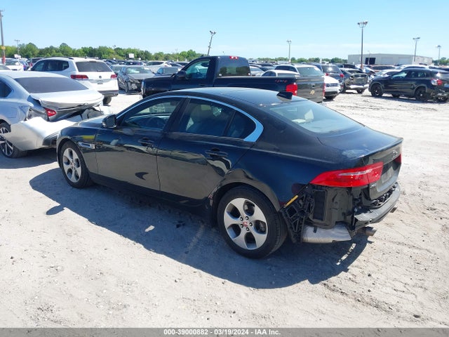 2018 JAGUAR XE SAJAR4FX7JCP32424 Photo 2
