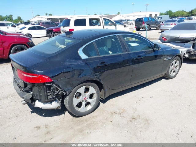 2018 JAGUAR XE SAJAR4FX7JCP32424 Photo 3