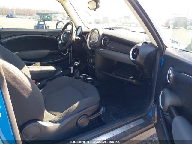 2011 MINI COOPER S WMWSV3C56BTY21640 Photo 4