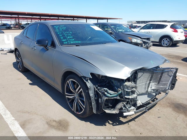 7JRBR0FM5LG048390 Volvo S60 Hybrid T8 R-design