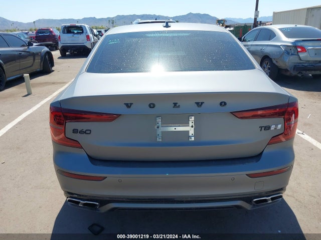 7JRBR0FM5LG048390 Volvo S60 Hybrid T8 R-design