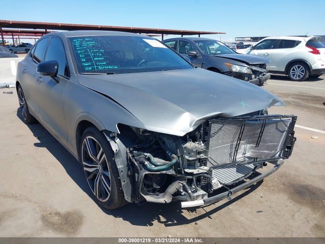 7JRBR0FM5LG048390 Volvo S60 Hybrid T8 R-design
