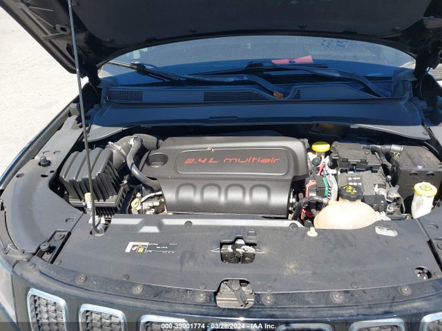 3C4NJCBB2JT461790 Jeep Compass Latitude Fwd