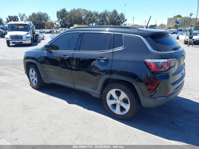 3C4NJCBB2JT461790 Jeep Compass Latitude Fwd