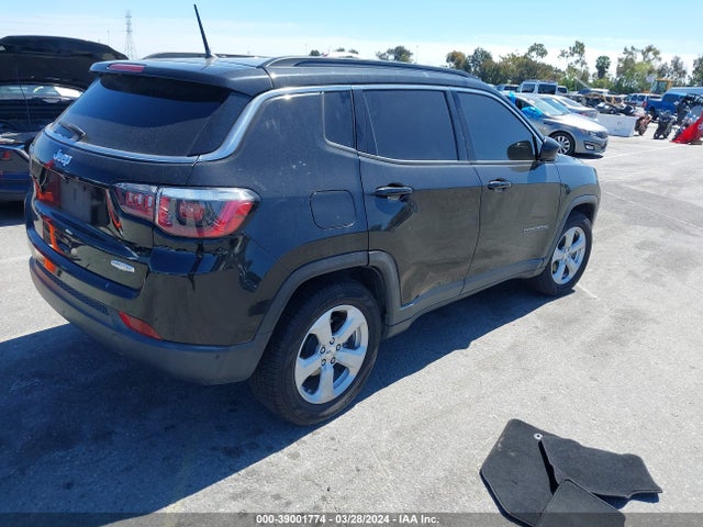 3C4NJCBB2JT461790 Jeep Compass Latitude Fwd