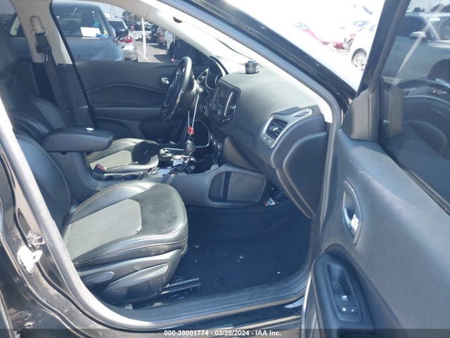 3C4NJCBB2JT461790 Jeep Compass Latitude Fwd