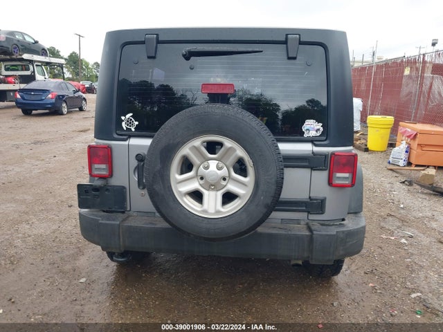 1C4BJWDG8FL774617 Jeep Wrangler Unlimited Sport