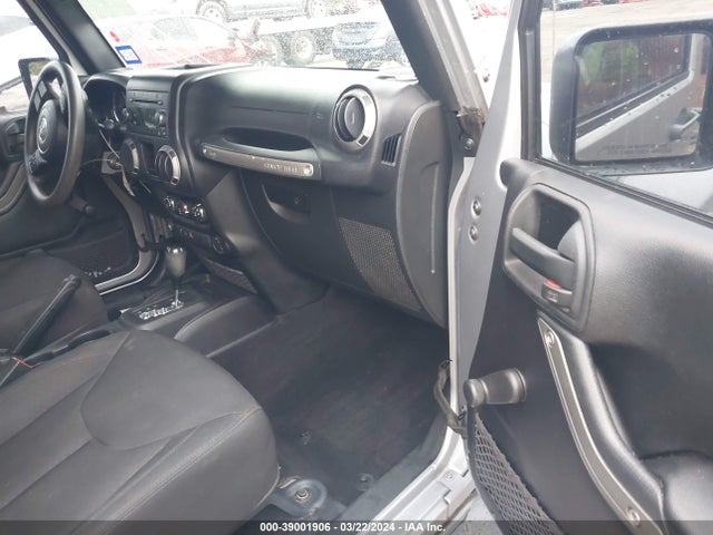 1C4BJWDG8FL774617 Jeep Wrangler Unlimited Sport