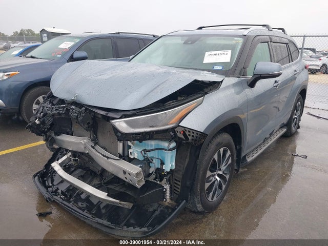 Toyota Highlander Xle 2021 5TDGZRAH3MS066042 Image 2