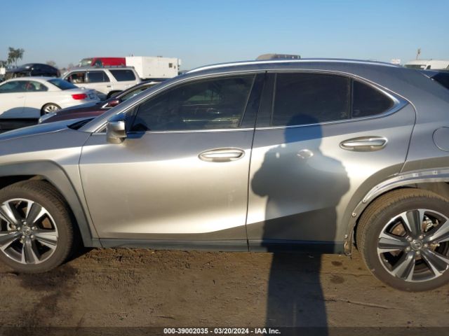 JTHX3JBH5N2052507 Lexus UX 200