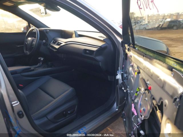 JTHX3JBH5N2052507 Lexus UX 200