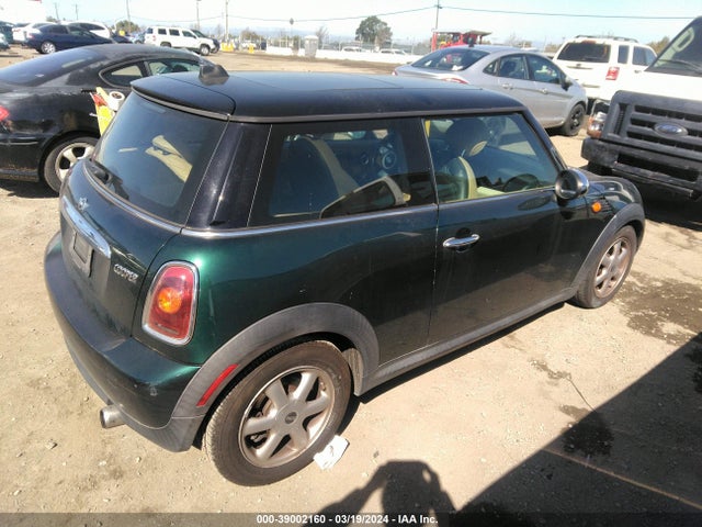2008 MINI COOPER WMWMF33598TT64417 Photo 3