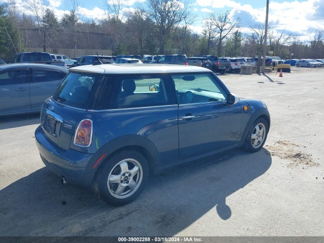 2010 MINI COOPER WMWMF3C52ATU76238 Photo 3
