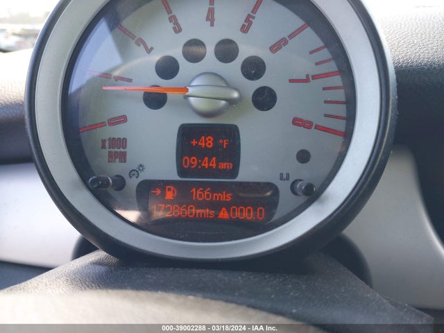2010 MINI COOPER WMWMF3C52ATU76238 Photo 6